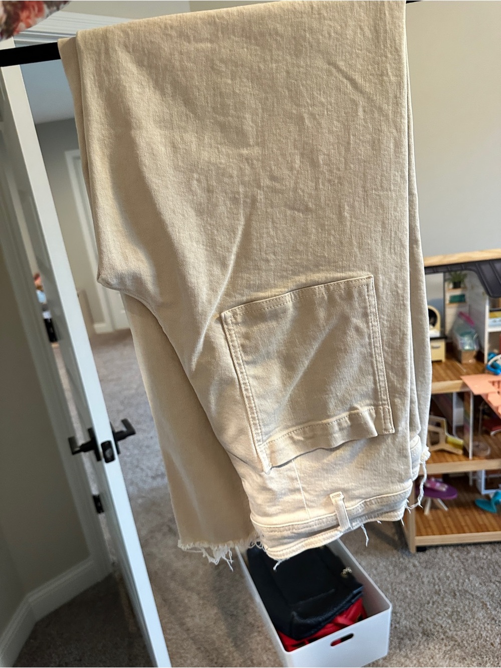 Cream jeans